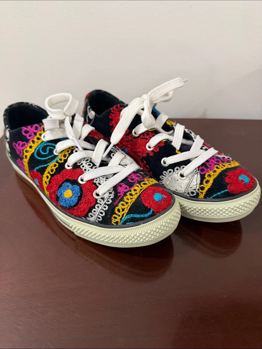 Women’s size 38 (7.5 US) Black Embroidered Floral Lace-Up Sneakers